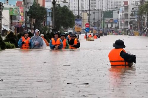 Thủ tướng yêu cầu khẩn trương sơ tán dân khỏi khu vực ngập sâu, sạt lở
