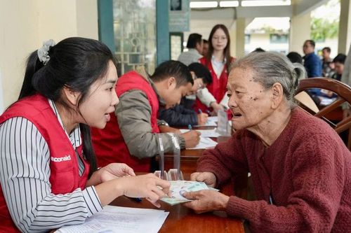 Hỗ trợ khẩn cấp người dân nghèo bị ảnh hưởng mưa lũ tại thành phố Huế