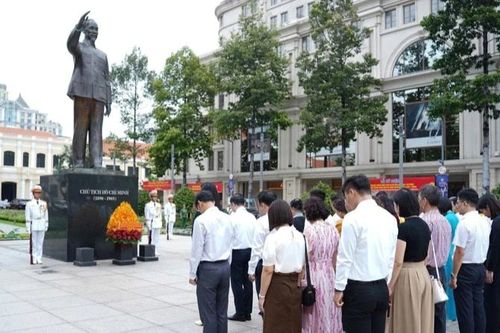 Sôi nổi các hoạt động trong ngày khai mạc Liên hoan phim Việt Nam lần thứ 24