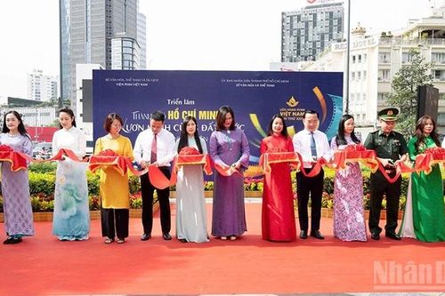 Triển lãm ảnh 'Thành phố Hồ Chí Minh vươn mình cùng đất nước qua góc nhìn điện ảnh'