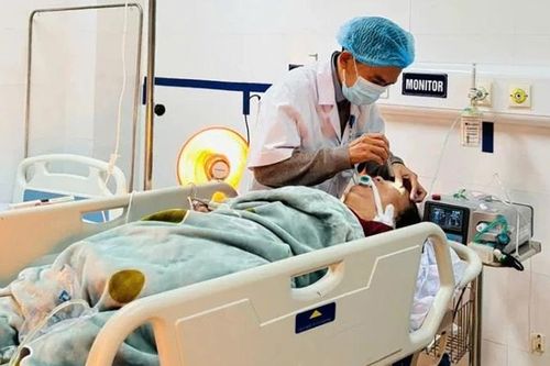 Quảng Trị: Cứu 2 người nguy kịch do ngộ độc khí CO khi sưởi than