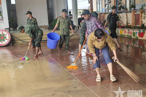 Trung tâm Huấn luyện quân sự quốc gia 2 giúp dân vùng ngập lụt