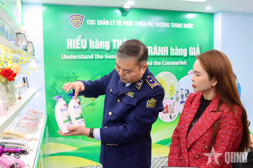 Mở cửa phòng trưng bày hàng thật - hàng giả tại 62 Tràng Tiền, Hà Nội