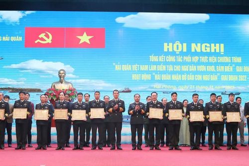 Lực lượng Hải quân cứu hơn 2.200 lượt người trên biển