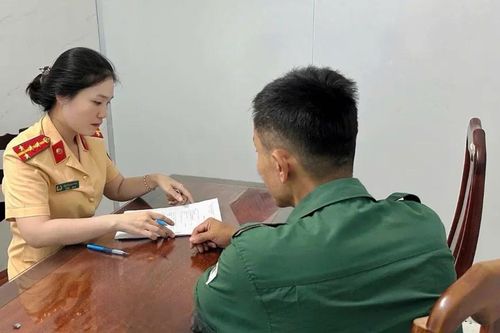 Phạt tài xế xe giường nằm chạy vào đường cấm