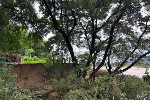 5km bờ sông Cái Phan Rang sạt lở, uy hiếp nhà dân