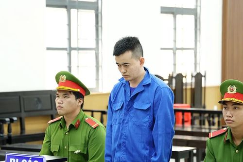 Lãnh 14 năm tù vì ghen tuông, đâm bạn gái trọng thương