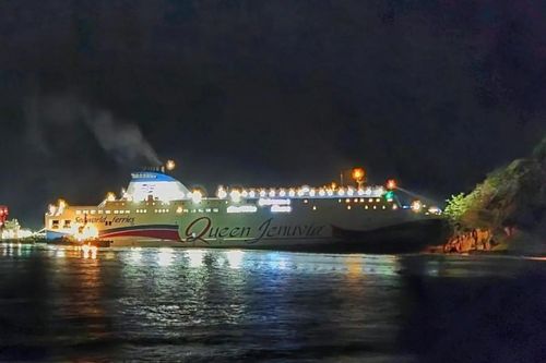 Hàn Quốc bắt giữ hai thuyền viên vì cẩu thả sau sự cố phà mắc cạn