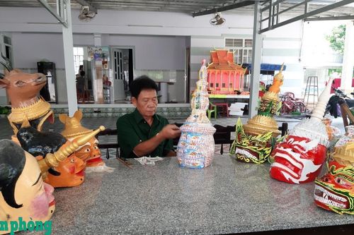 Nghề chế tác mão, mặt nạ - giữ hồn cho nghệ thuật truyền thống Khmer