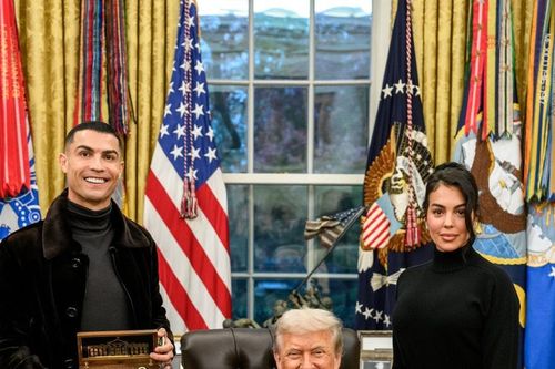 Ronaldo gây 'bão mạng' khi xuất hiện bên Tổng thống Trump