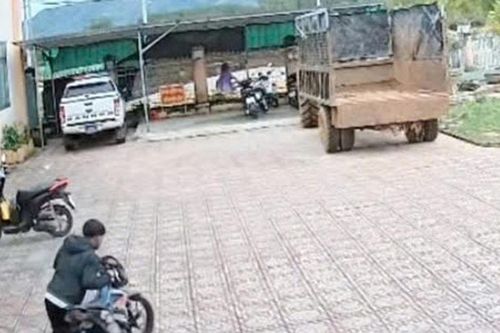 Quảng Ngãi: Thanh niên ngang nhiên vào trụ sở Công an trộm xe máy