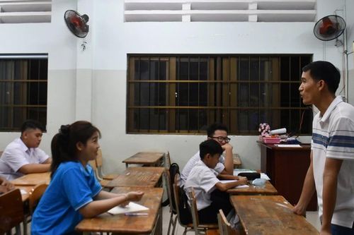 Gieo ánh sáng tri thức trong đêm