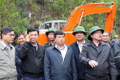 Phó Thủ tướng Hồ Quốc Dũng kiểm tra hiện trường sạt lở đèo Prenn và Mimosa