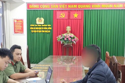 Công an làm việc với đối tượng đăng thông tin sai sự thật về vỡ hồ đập ở Khánh Hòa
