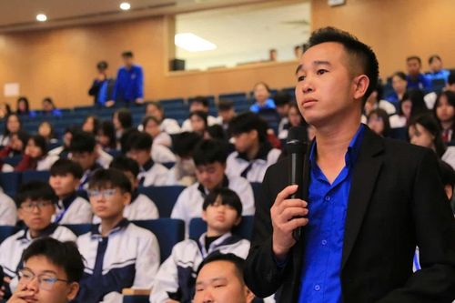 Chủ tịch UBND tỉnh Lào Cai đối thoại với thanh niên