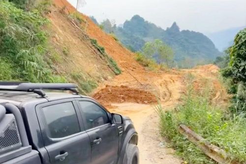 Phú Thọ: Đường sạt lở chưa được khôi phục, đảo lộn cuộc sống hàng nghìn dân