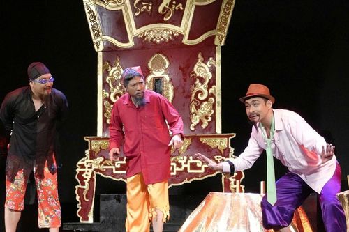 'Các cụ gánh còng lưng' mở màn Liên hoan quốc tế sân khấu thử nghiệm