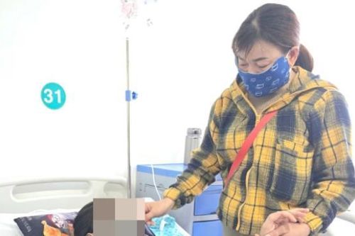 Cô gái nguy kịch vì chi chít sỏi thận, nêu lý do nơi làm việc 'cấm đi vệ sinh'