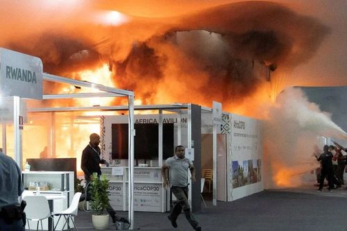 Đám cháy bùng lên tại khu triển lãm, hàng nghìn đại biểu dự COP30 phải sơ tán