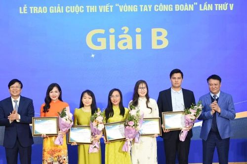 Trao giải cuộc thi viết 'Vòng tay Công đoàn' lần thứ V