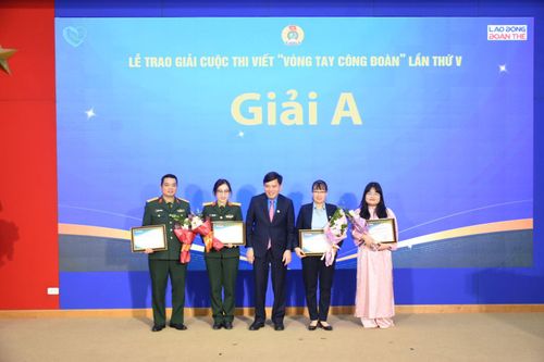 Trao giải cuộc thi viết 'Vòng tay công đoàn' lần thứ V