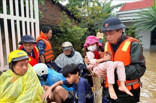 Chi đội Kiểm ngư số 4 hỗ trợ Khánh Hòa ứng phó mưa lũ