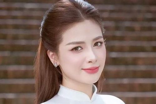 Nữ ca sĩ xinh đẹp là giảng viên thanh nhạc, đắt show bậc nhất Việt Nam