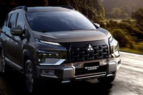 Mua Toyota Yaris Cross HEV cũ hay Mitsubishi Xpander Cross mới 100%?