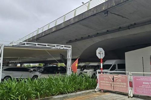 Đà Nẵng dẹp bãi giữ xe ô tô dưới gầm cầu