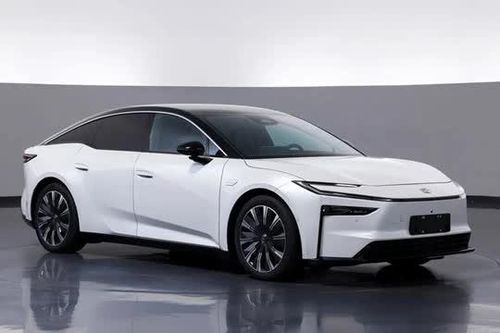 Toyota giới thiệu xe sedan dài hơn 5,1 mét, công suất 278 mã lực