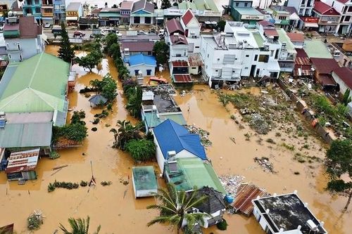 Bộ Chính trị lập 5 đoàn công tác, huy động toàn quốc chi viện 4 tỉnh khắc phục mưa lũ