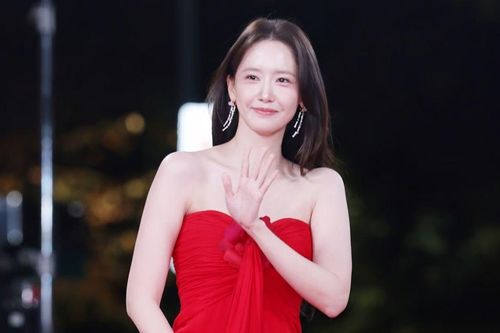 Mỹ nhân đẹp nhất nhì showbiz bị chê mặc váy cúp ngực rộng thùng thình kém sang, cảm giác 'nuốt chửng' cả cơ thể