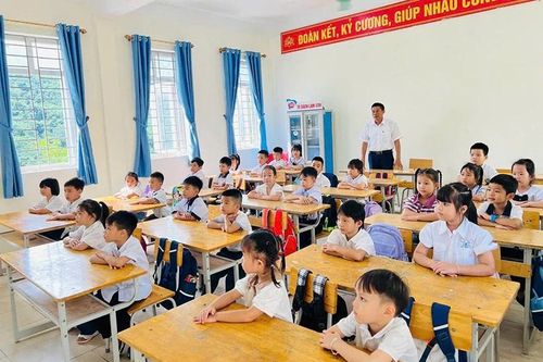 'Sáng bừng' con chữ (Bài 2): Người 'gieo chữ' nơi rẻo cao