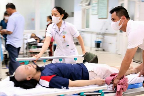 Sẵn sàng thu dung cấp cứu, kịp thời hỗ trợ y tế cho người dân vùng ngập lụt