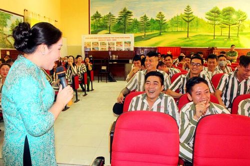'Thắp sáng ước mơ hoàn lương' tại Trại giam Định Thành
