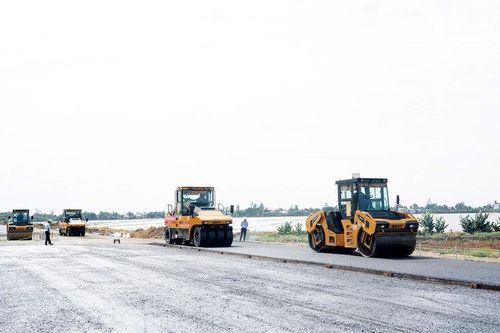 Bắt đầu thảm bê tông nhựa cao tốc Châu Đốc - Cần Thơ - Sóc Trăng