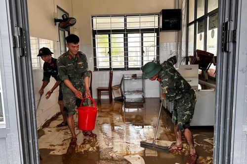 Lực lượng vũ trang tỉnh Gia Lai tham gia khắc phục hậu quả mưa lũ tại các bệnh viện