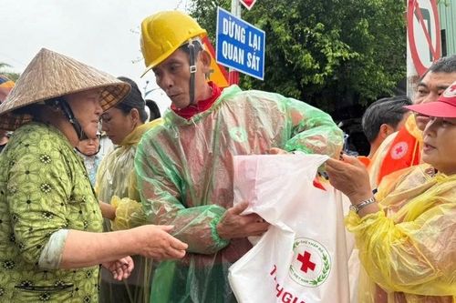 Những tấm lòng thơm thảo hướng về đồng bào vùng lũ Gia Lai