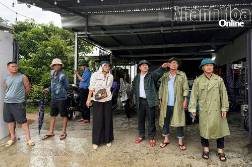 Phó Bí thư Tỉnh ủy Lâm Đông kiểm tra công tác khắc phục hậu quả mưa lũ ở phường Ba Ngòi