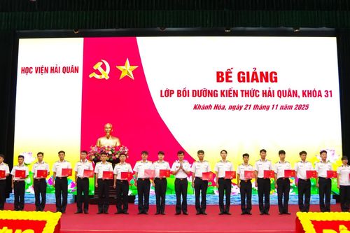 Học viện Hải quân bế giảng lớp bồi dưỡng kiến thức hải quân