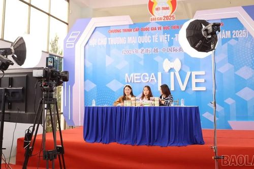 Ấn tượng chương trình 'Mega Live' tại Hội chợ Thương mại Quốc tế Việt – Trung 2025