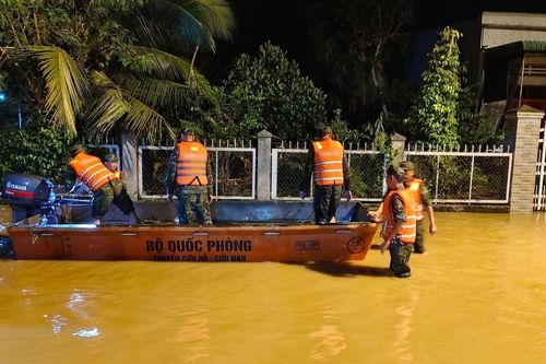 Nước sông Đồng Nai dâng nhanh, nhiều khu dân cư ở Cát Tiên ngập sâu