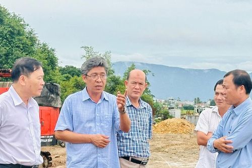 Phó Chủ tịch UBND tỉnh Lâm Đồng Nguyễn Minh kiểm tra một số dự án đầu tư công