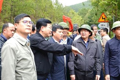 Phó Thủ tướng Hồ Quốc Dũng kiểm tra hiện trường sạt lở đèo Prenn và Mimosa