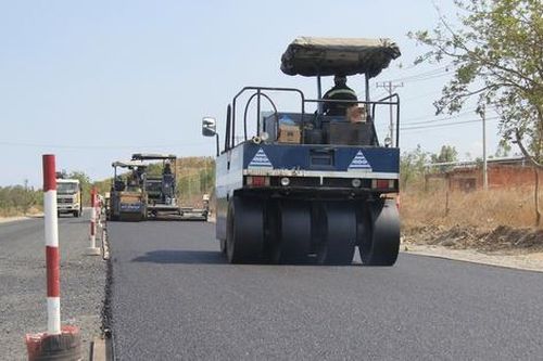 Phấn đấu năm 2025 thảm xong bê tông nhựa dự án nâng cấp QL28B qua Lâm Đồng