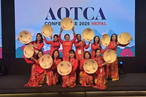 VTCA gây ấn tượng tại AOTCA 2025 với màn múa áo dài 'Một thoáng quê hương'