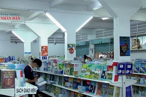 Hành lang nghị trường: Hoàn thiện chính sách giáo dục: Miễn phí sách giáo khoa và hỗ trợ giáo viên vùng khó