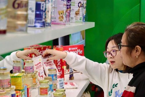 500 sản phẩm được trưng bày giúp người dân phân biệt hàng thật, hàng nhái