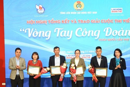 Trao giải cuộc thi viết 'Vòng tay Công đoàn' lần thứ V