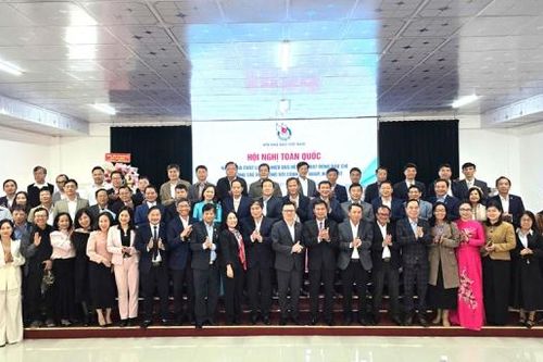 Nhà báo phải trăn trở với đề tài theo kiểu 'cả trong mơ còn thức'